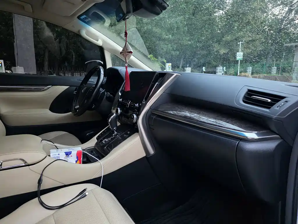 Toyota Vellfire — миниатюра 9