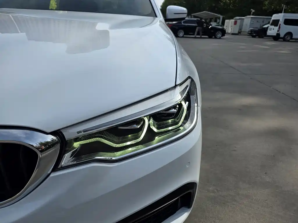 BMW 5 Series — миниатюра 5