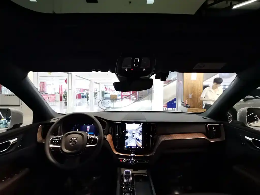 VOLVO XC60 PLUG IN HYBRID