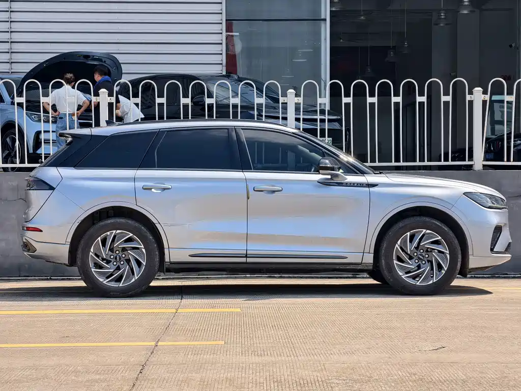 Lincoln Corsair — миниатюра 7
