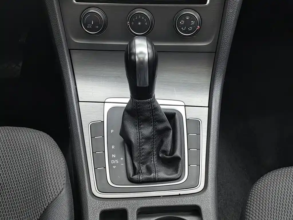 Volkswagen Golf — миниатюра 13