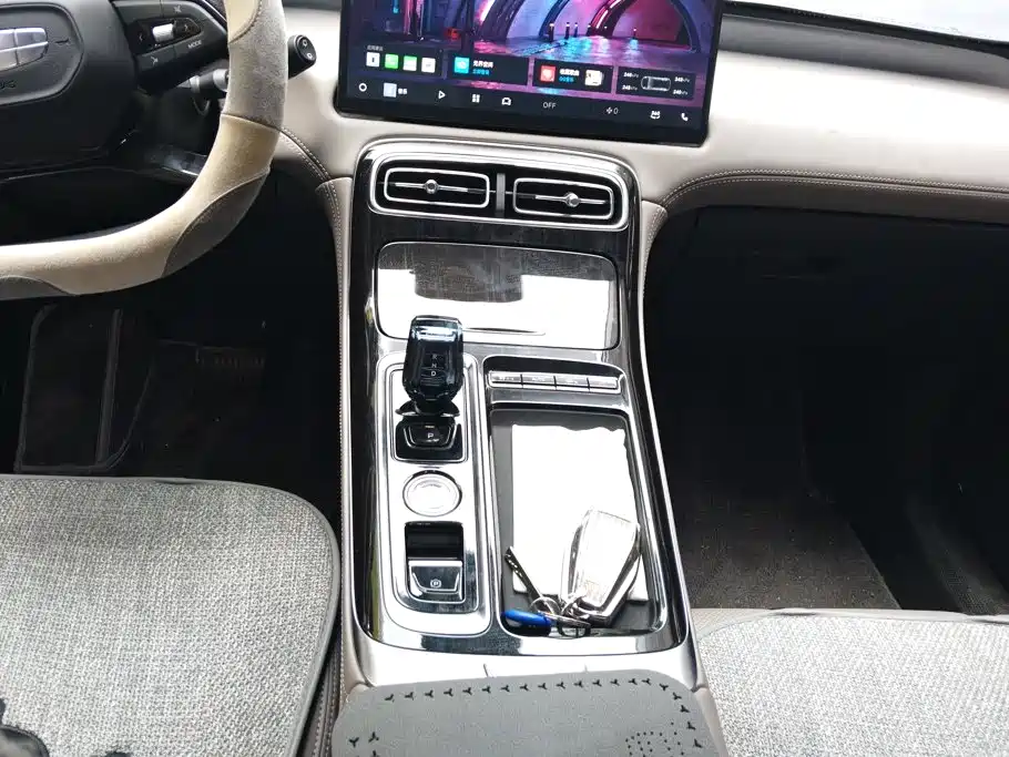 Geely Boyue L — миниатюра 16