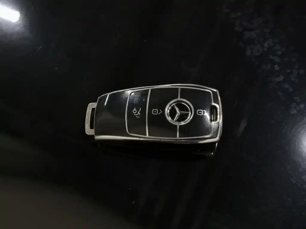 Mercedes-Benz E-Class — миниатюра 19