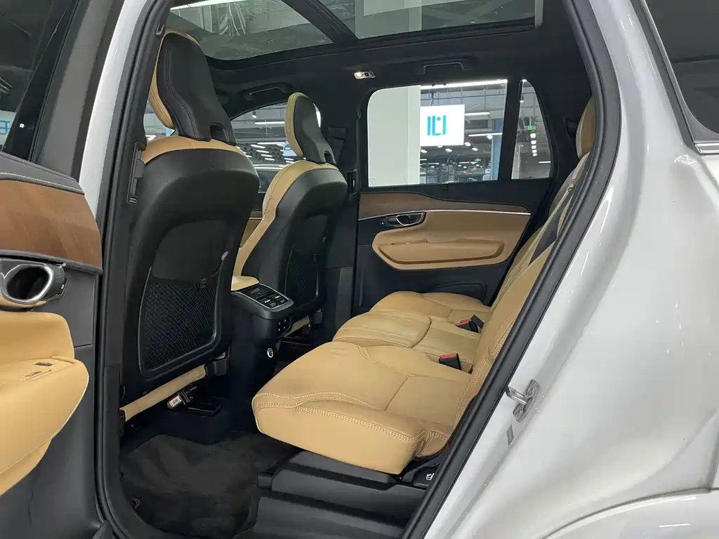 Volvo XC90 — миниатюра 10