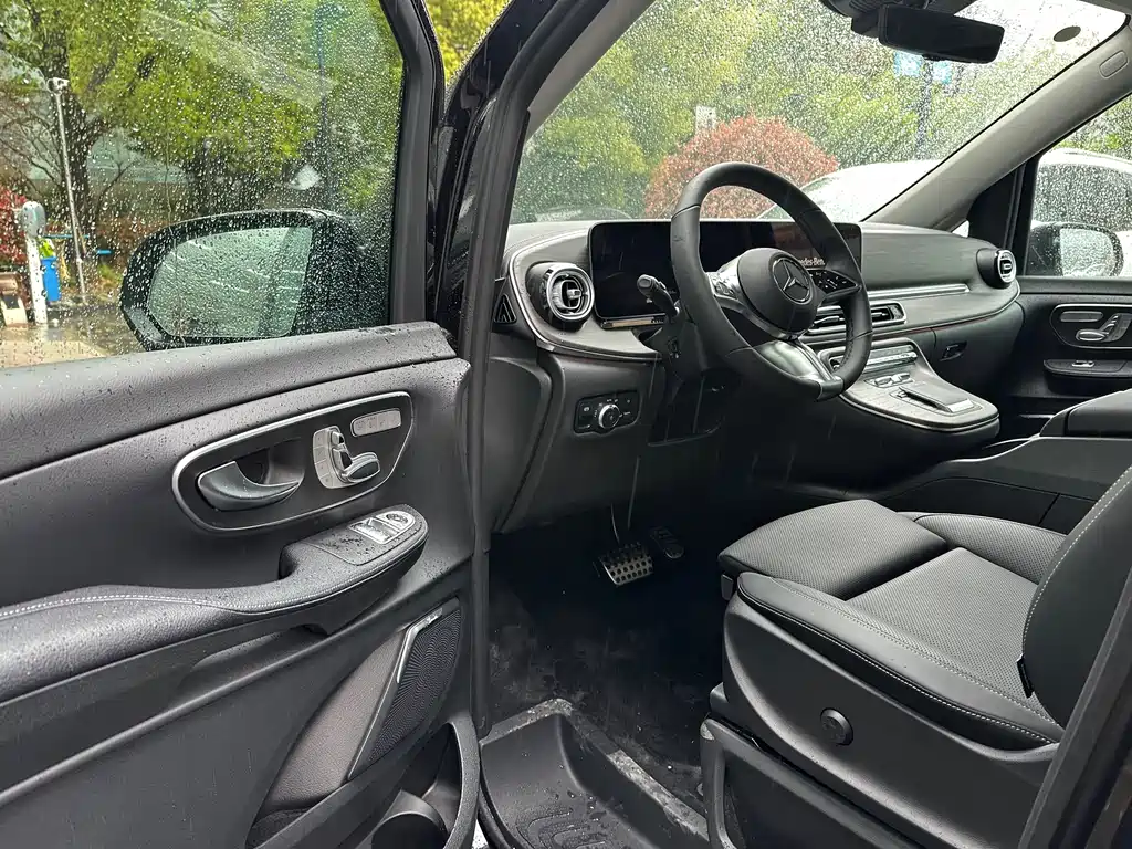 Mercedes-Benz V-Class V 2024 V 300 L Luxury