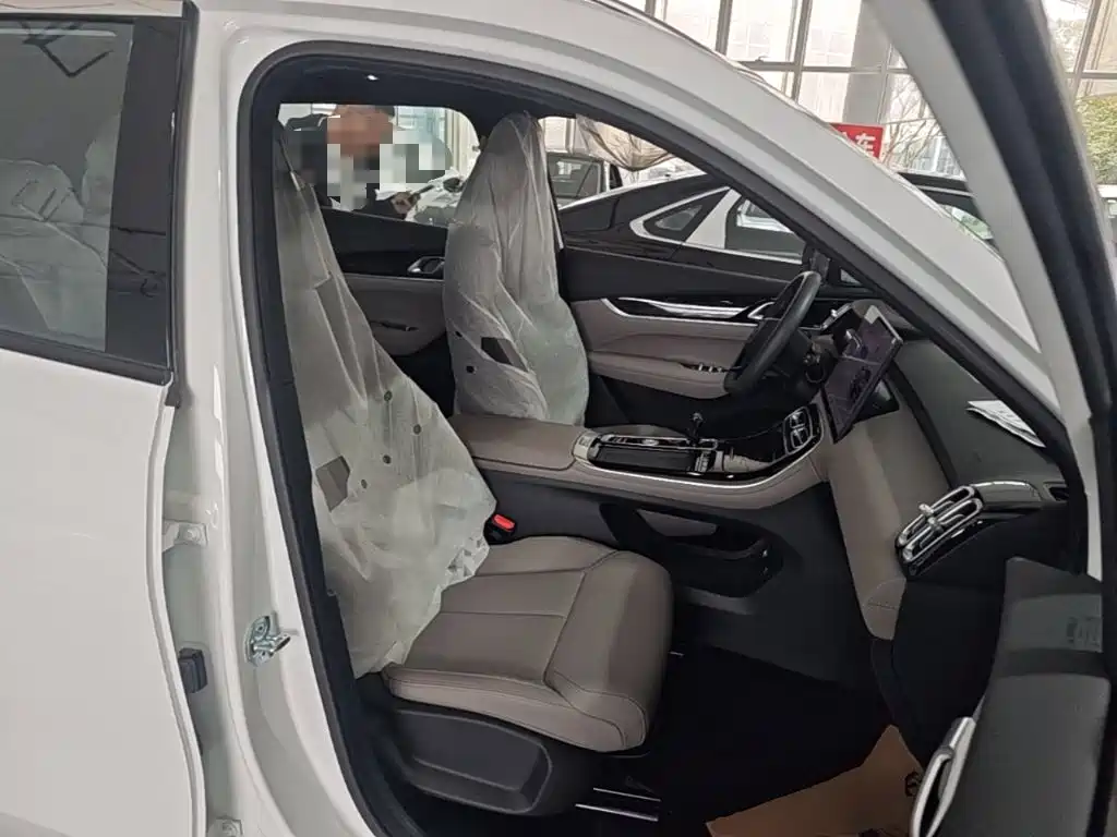 Geely Boyue L — миниатюра 25