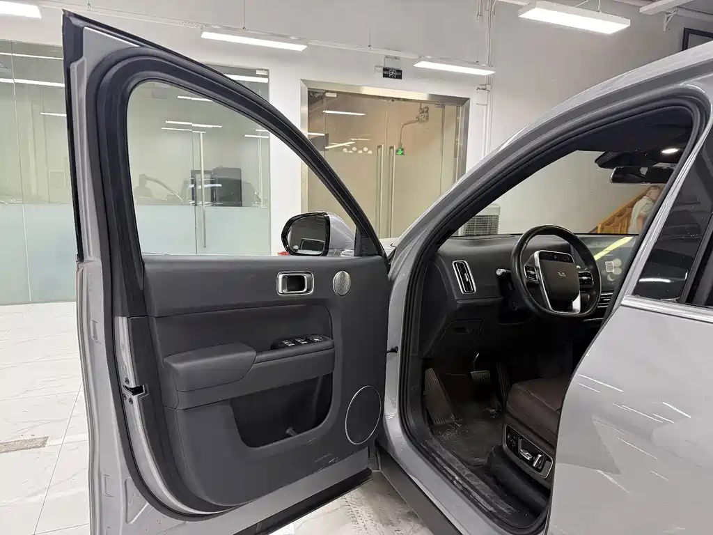 Li Auto Li L8 — миниатюра 7