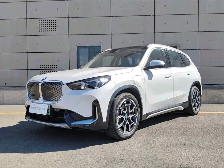 BMW iX1 2025