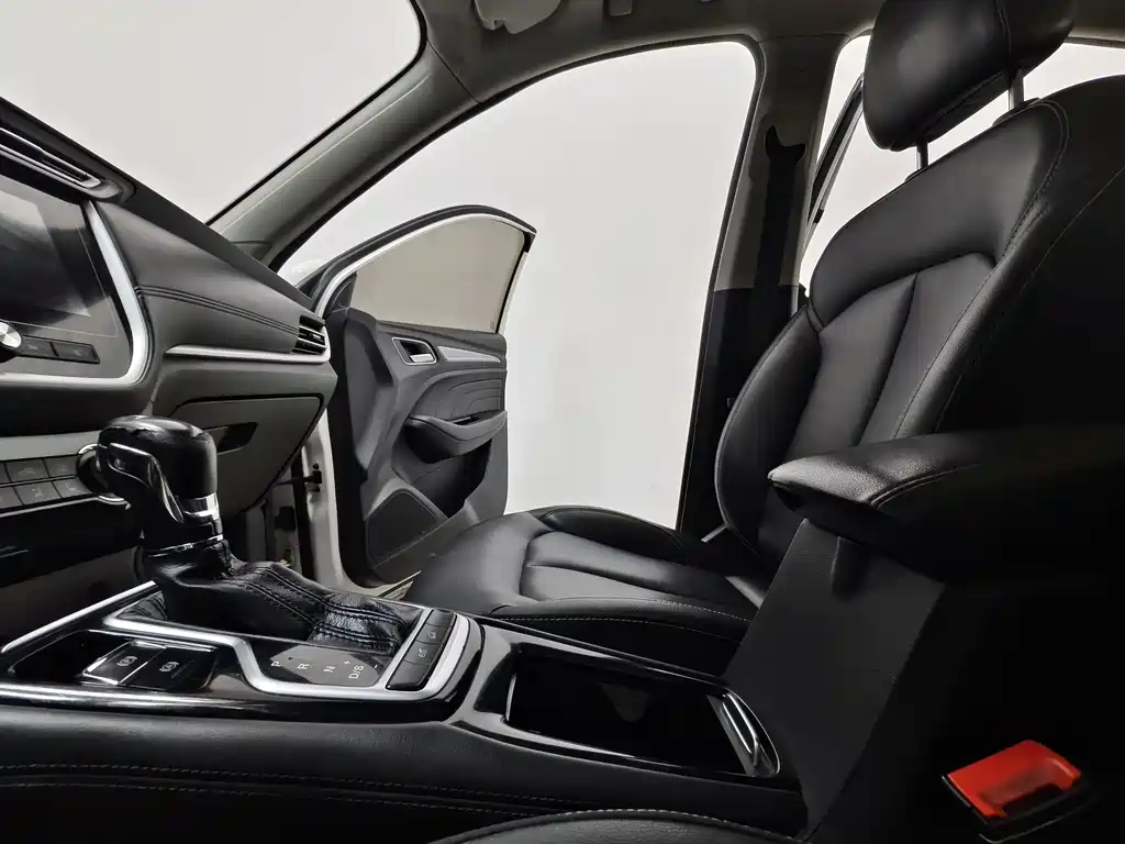 Roewe RX3 — миниатюра 12