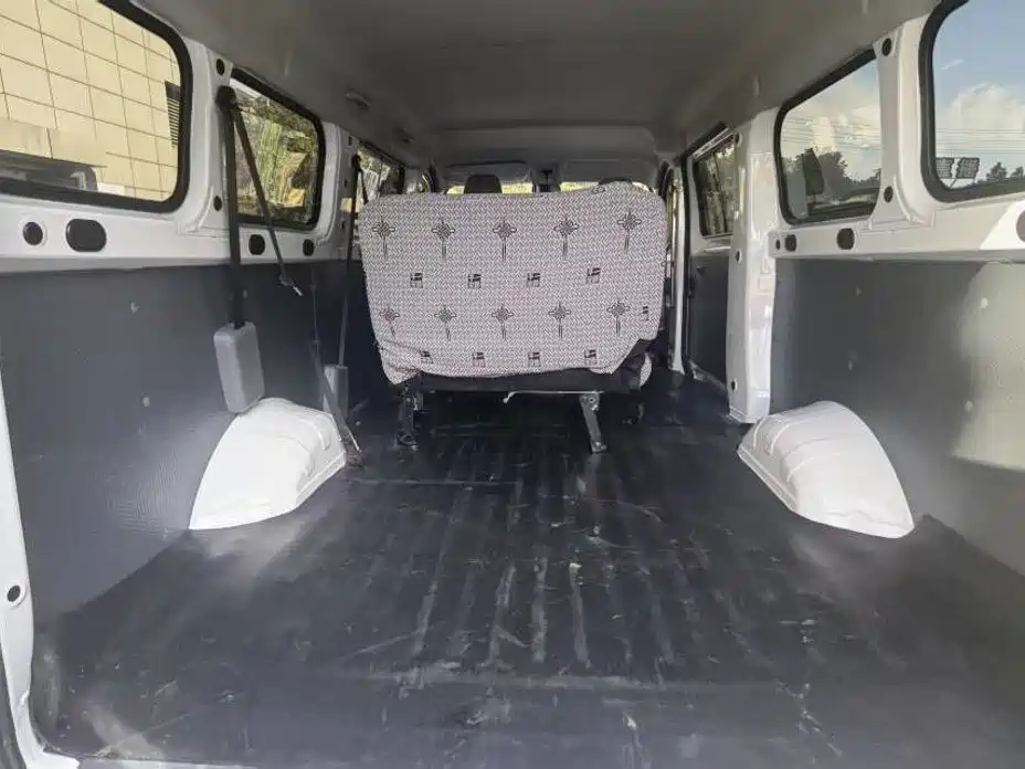 Wuling Yangguang — миниатюра 5