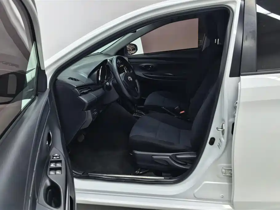 TOYOTA YARIS L ZHIXUAN