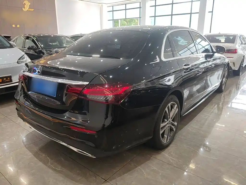 Mercedes-Benz E-Class — миниатюра 7