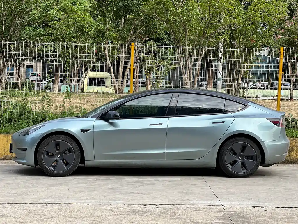 Tesla Model 3 — миниатюра 4