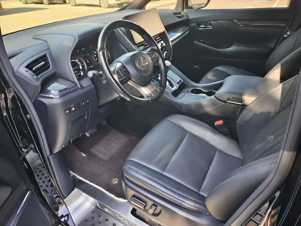 Lexus LM 2020 300h мест