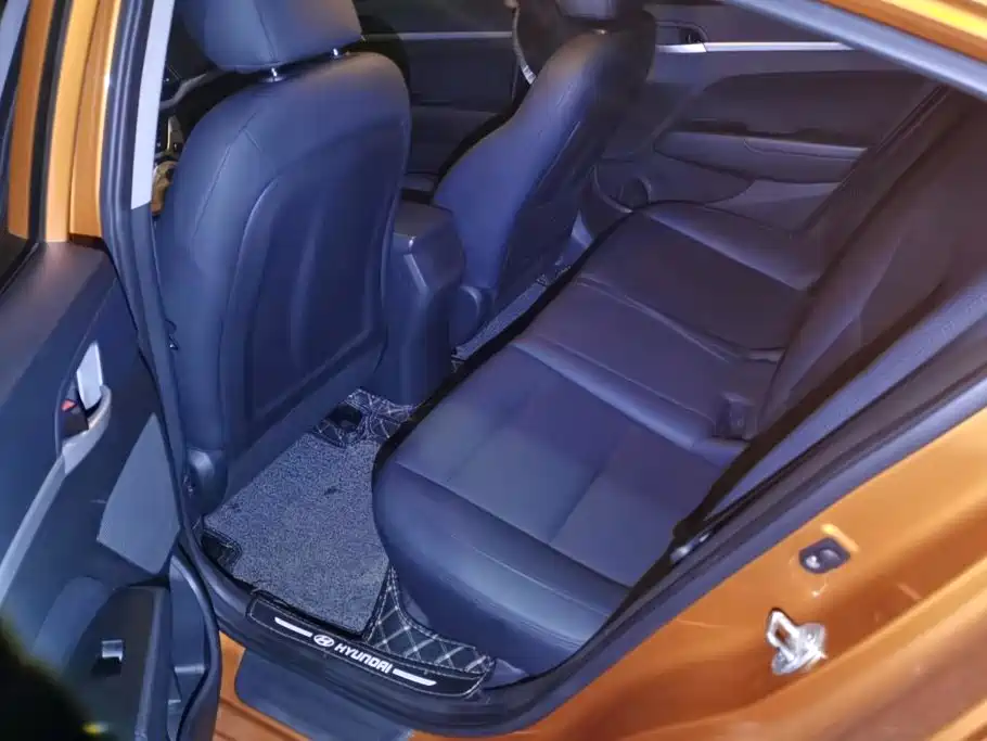 Hyundai Elantra — миниатюра 11