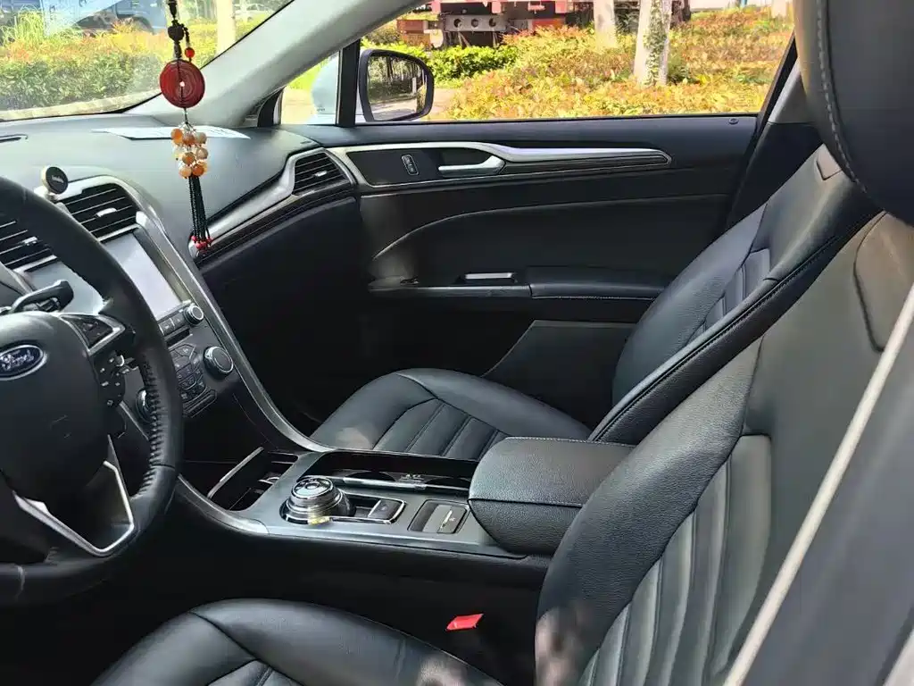 Ford Mondeo — миниатюра 7