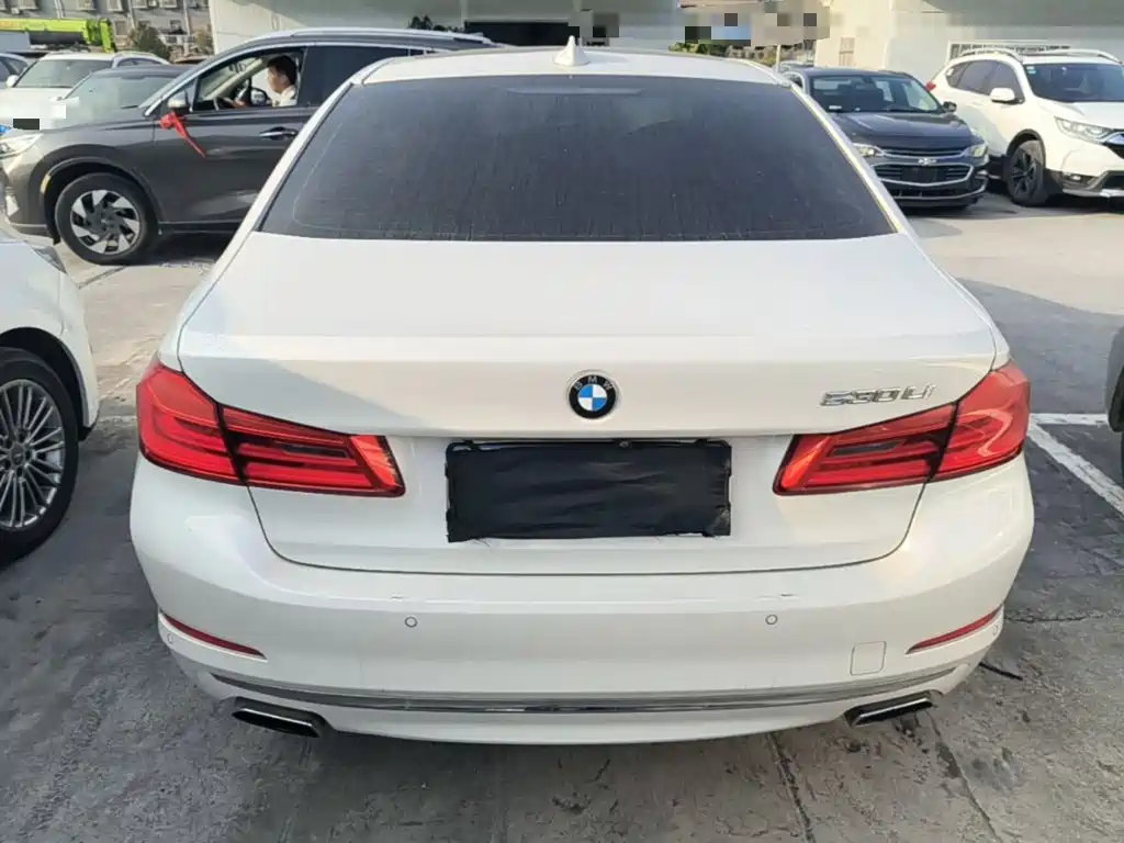 BMW 5 Series — миниатюра 6
