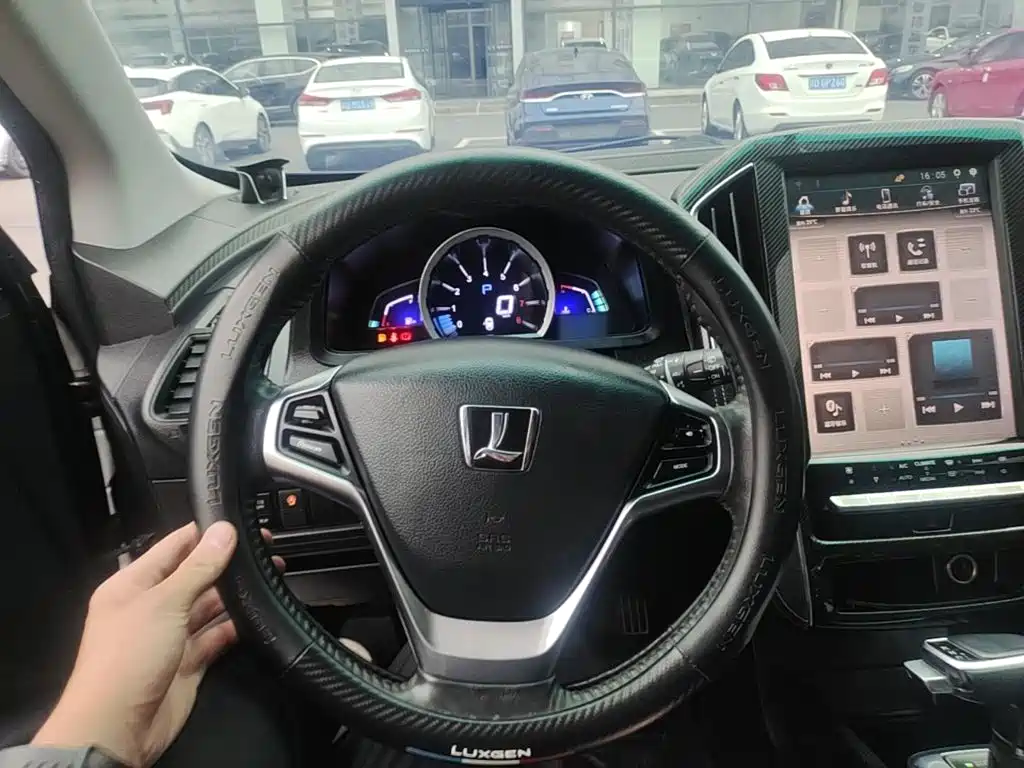 Luxgen U6 — миниатюра 11