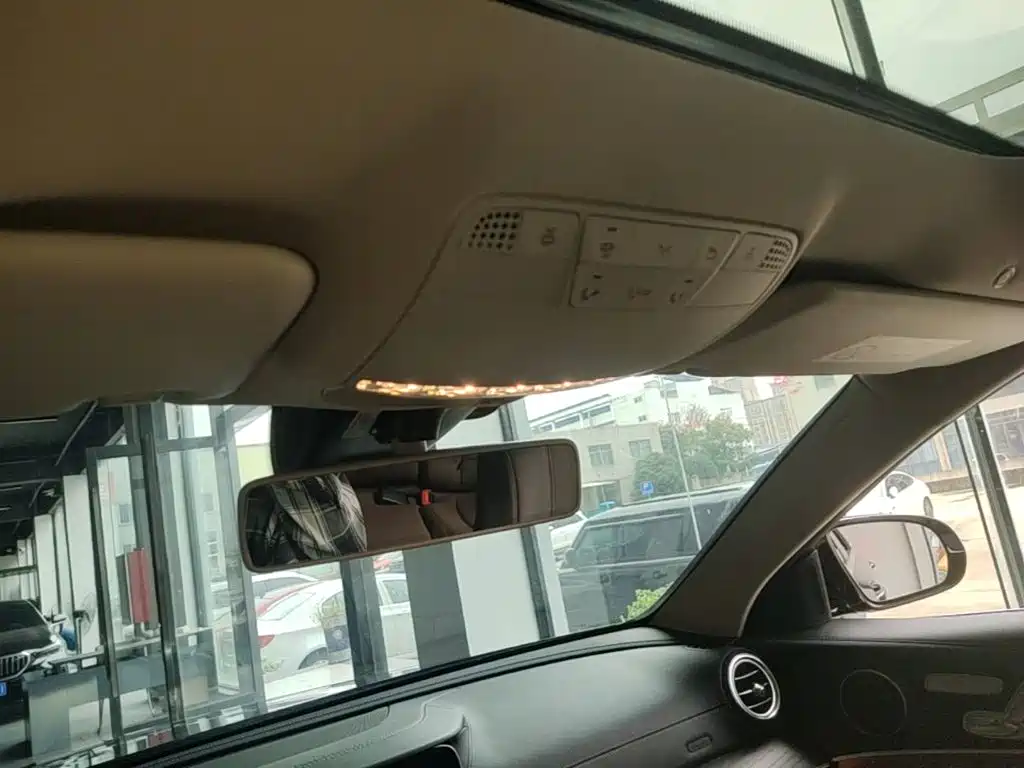 Mercedes-Benz E-Class — миниатюра 18