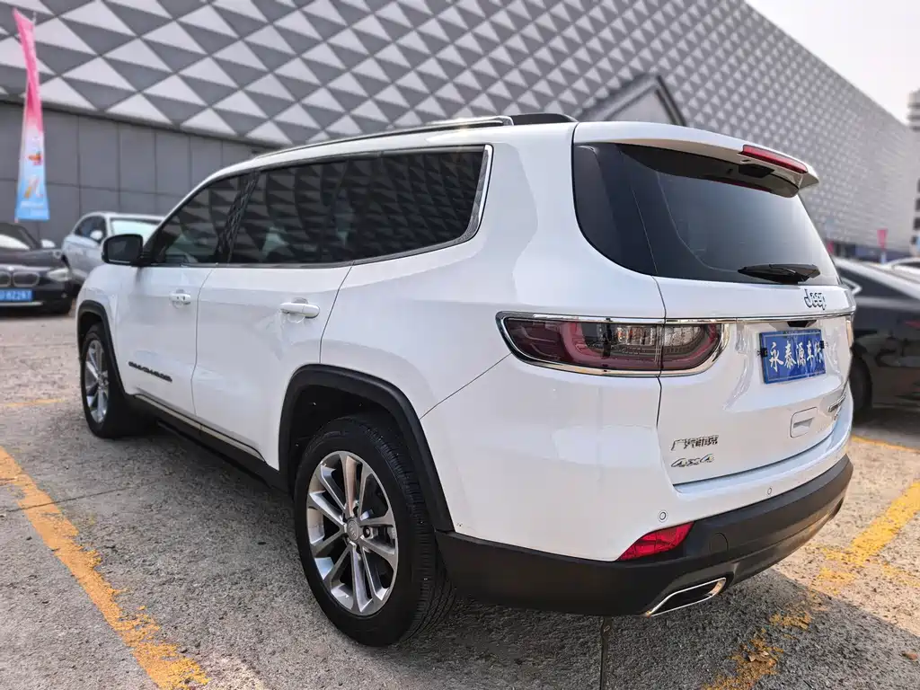 Jeep Grand Commander — миниатюра 6