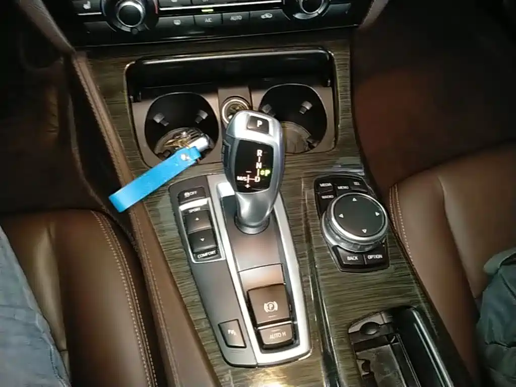 BMW 5 Series — миниатюра 14