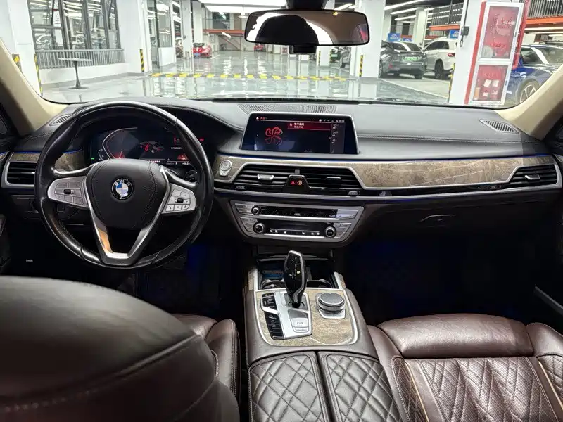 BMW 7 Series — миниатюра 4