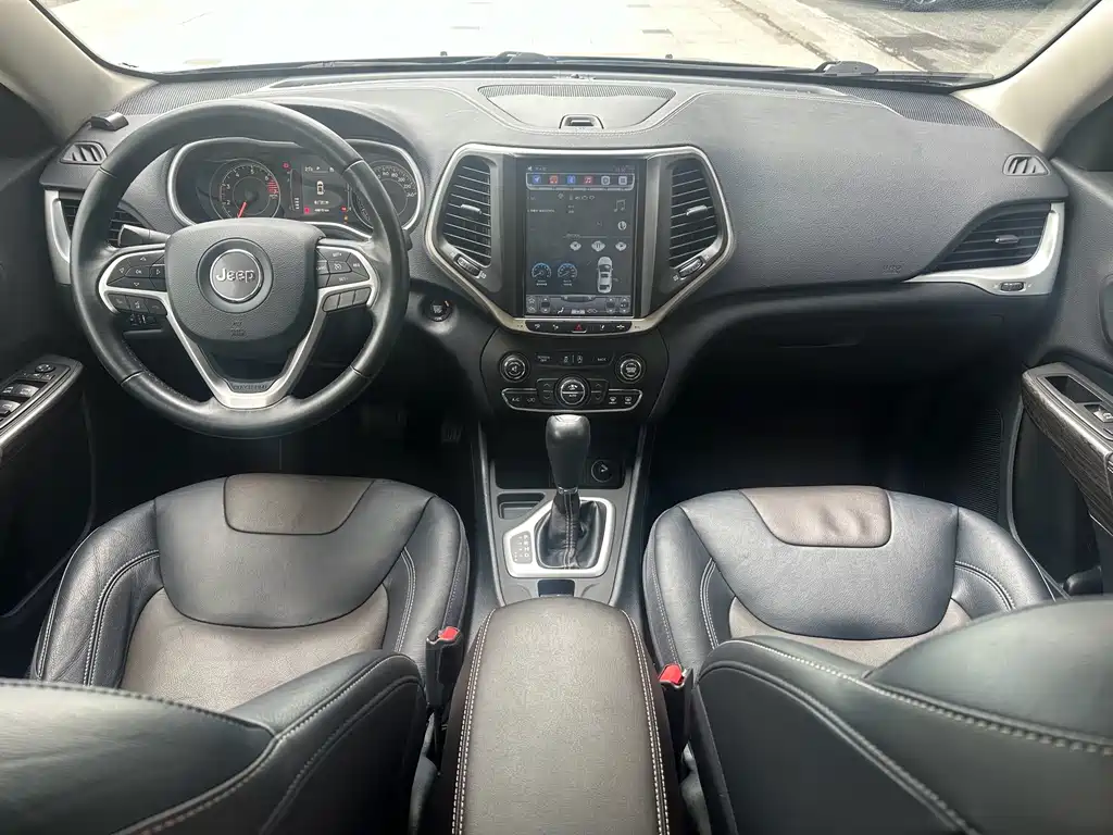 Jeep Cherokee — миниатюра 13