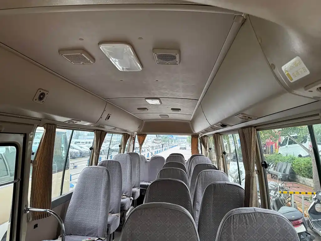 Toyota Coaster — миниатюра 8