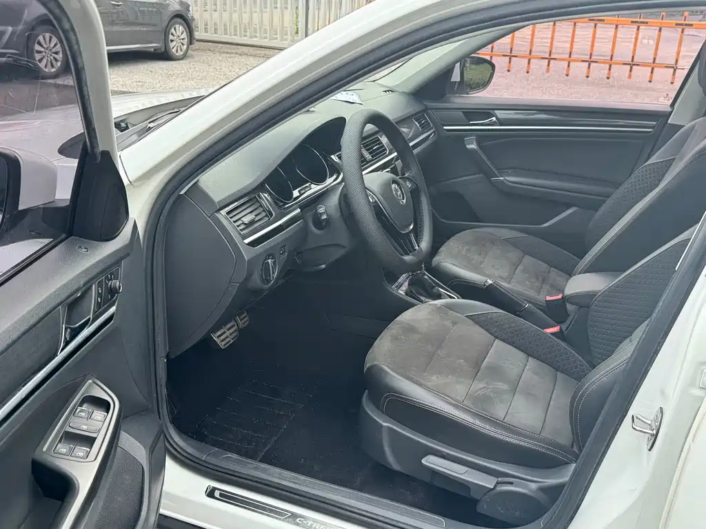 Volkswagen C-Trek 2018 1.5L AT Luxury
