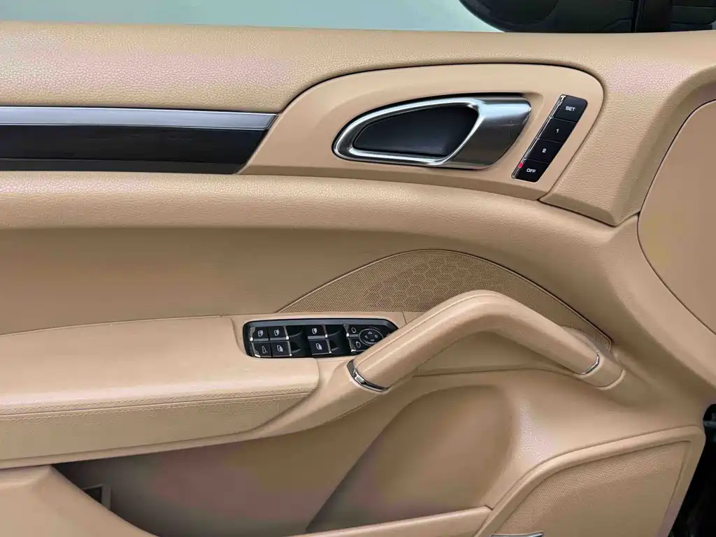 Porsche Cayenne — миниатюра 4