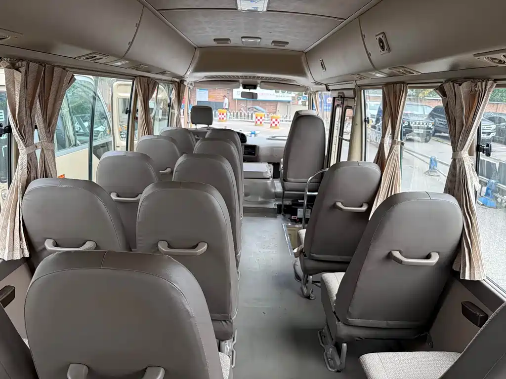 Toyota Coaster — миниатюра 23