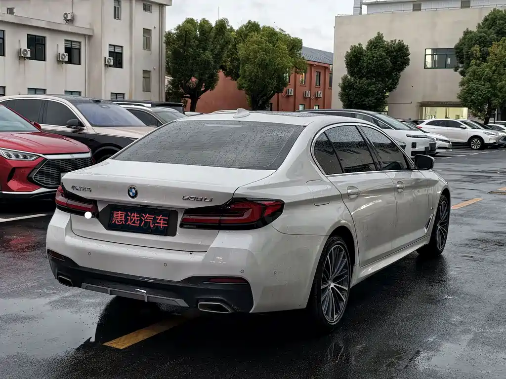 BMW 5 Series — миниатюра 8