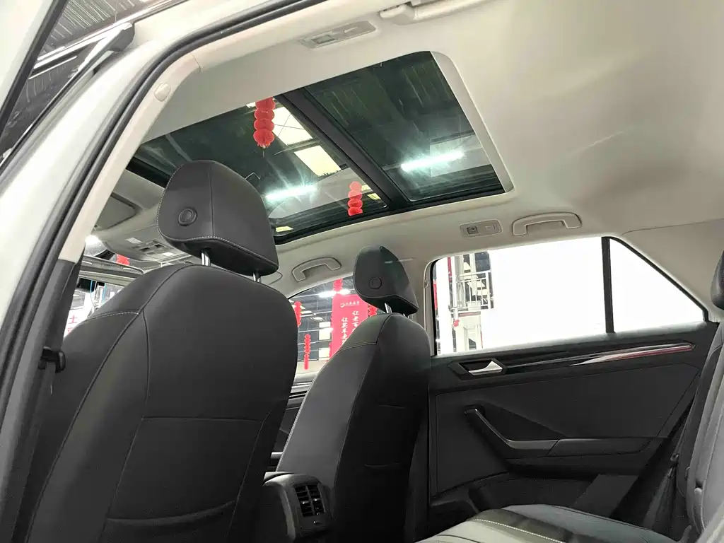 VOLKSWAGEN T ROC EXPLORING SONGS