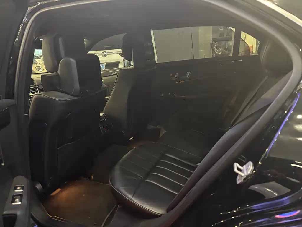 Mercedes-Benz E-Class — миниатюра 6