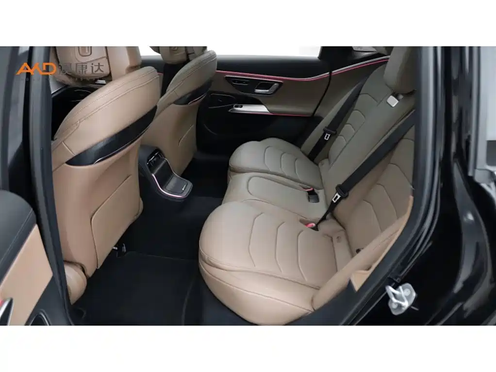 Mercedes-Benz E-Class — миниатюра 7