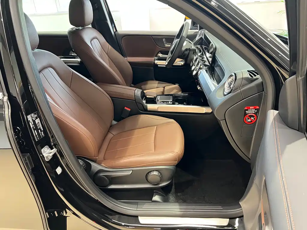 Mercedes-Benz GLB 2024 GLB 220