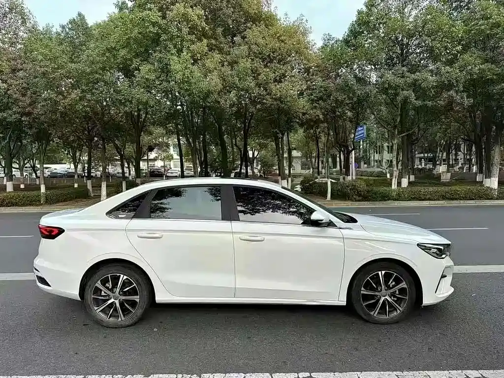 Geely Emgrand — миниатюра 4