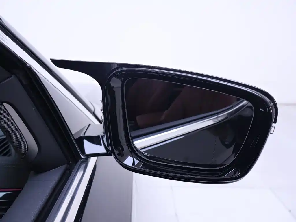 BMW 5 Series — миниатюра 24