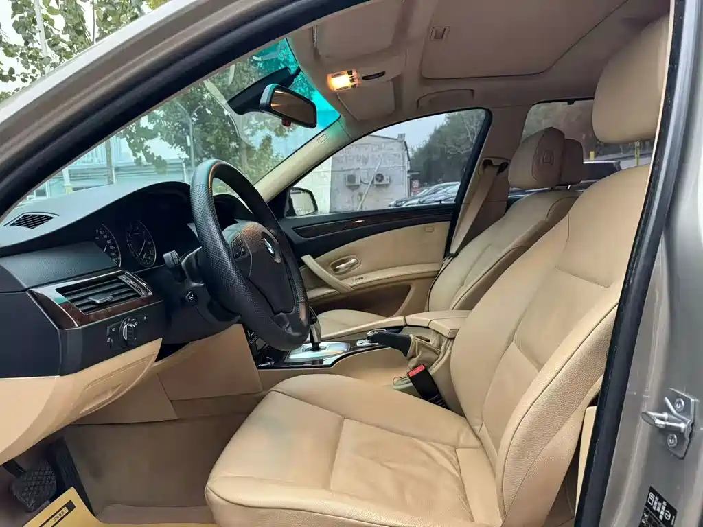 BMW 5 Series — миниатюра 4