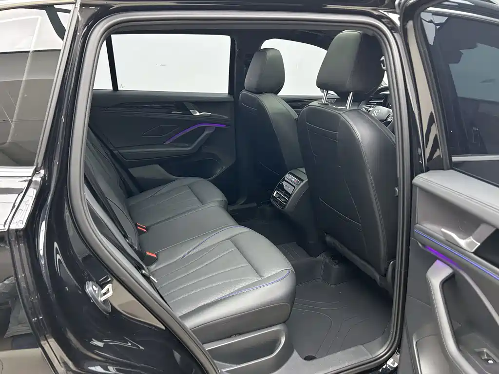 Volkswagen Tiguan L — миниатюра 12