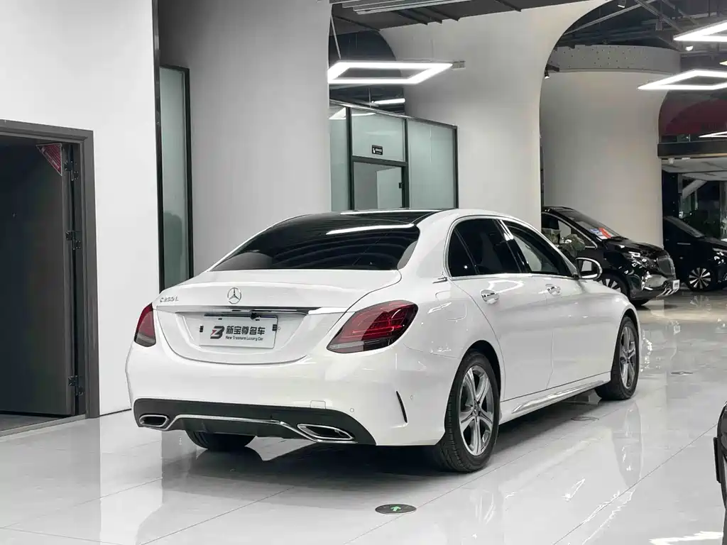 Mercedes-Benz C-Class — миниатюра 12