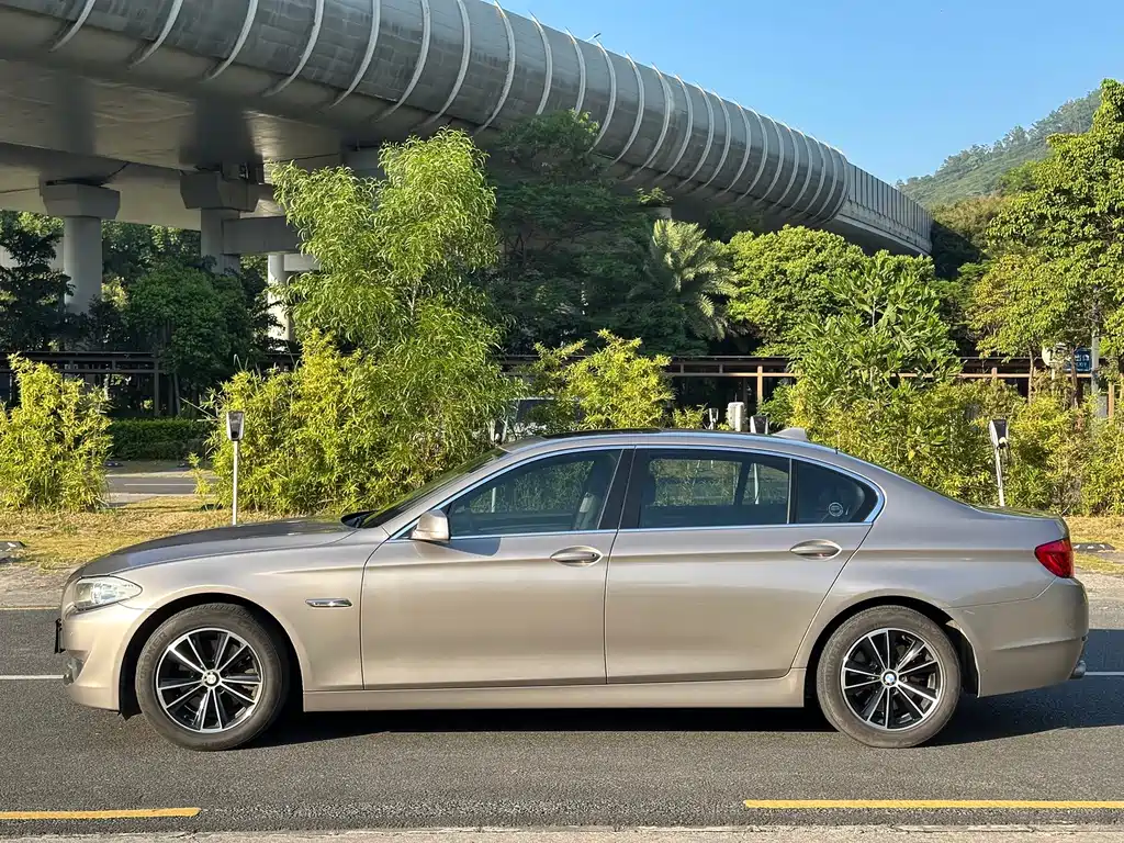 BMW 5 Series — миниатюра 8