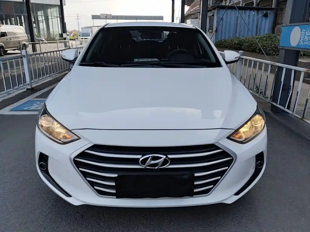 Hyundai Elantra — миниатюра 3