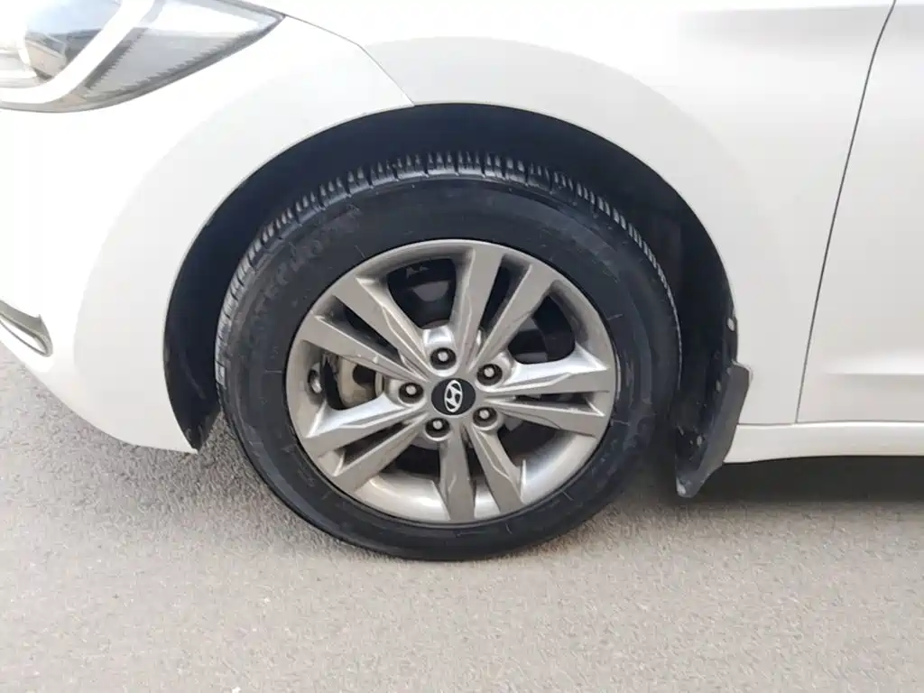 Hyundai Elantra — миниатюра 23