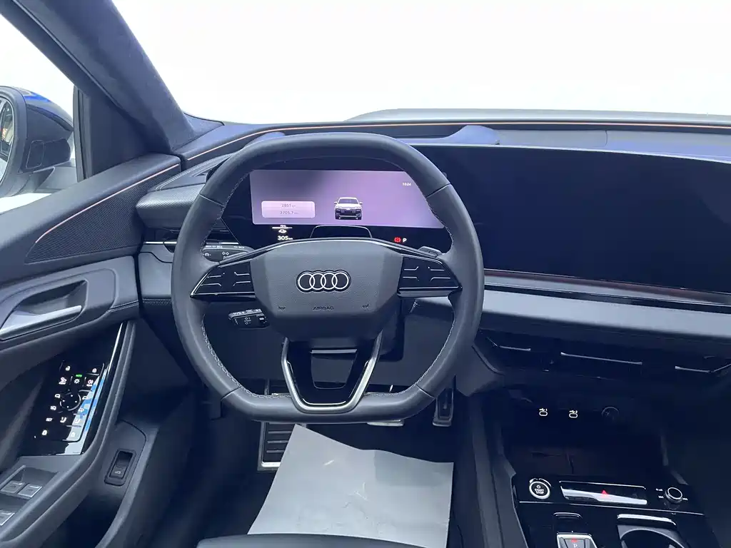 AUDI Q6L E TRON