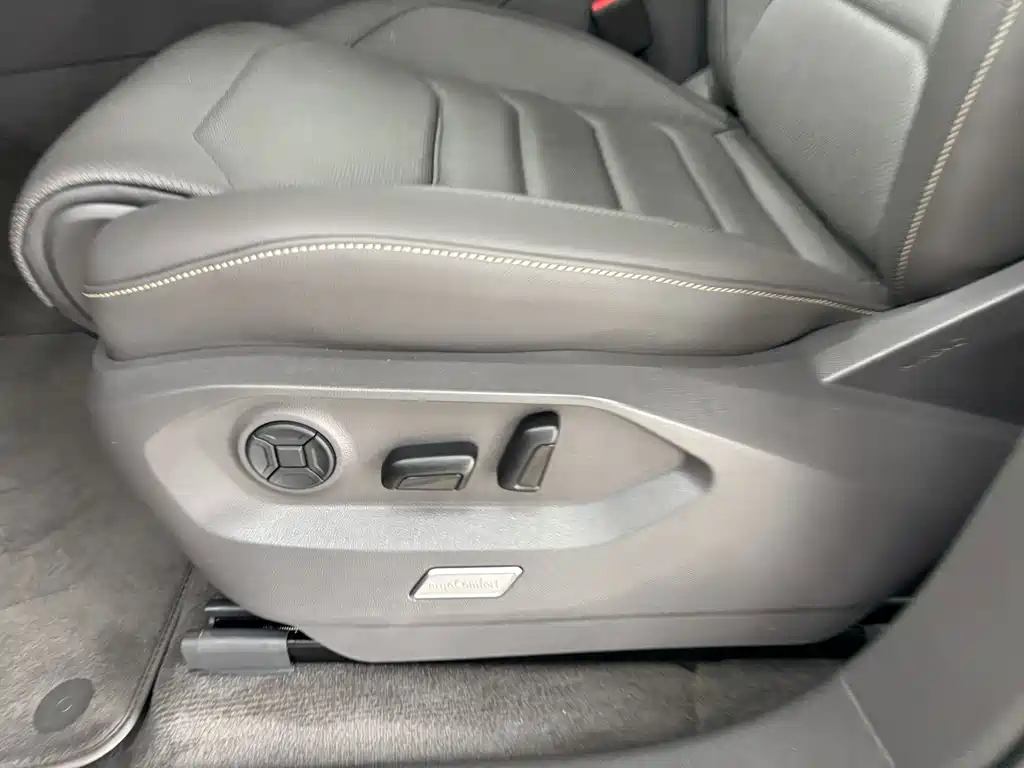 Volkswagen Touareg — миниатюра 11