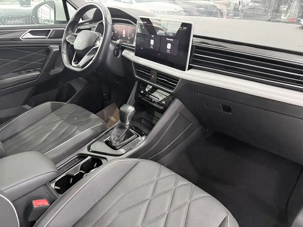 Volkswagen Tiguan L — миниатюра 10