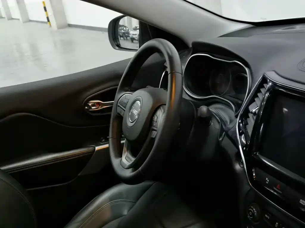 Jeep Cherokee — миниатюра 22