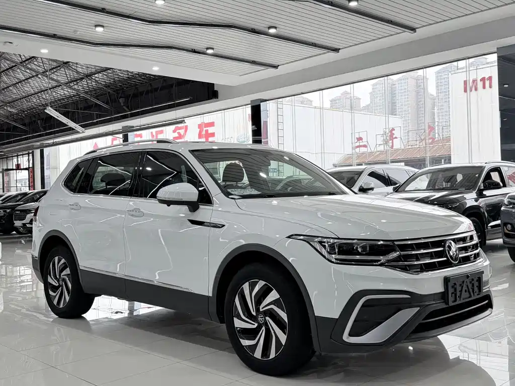 Volkswagen Tiguan L — миниатюра 3