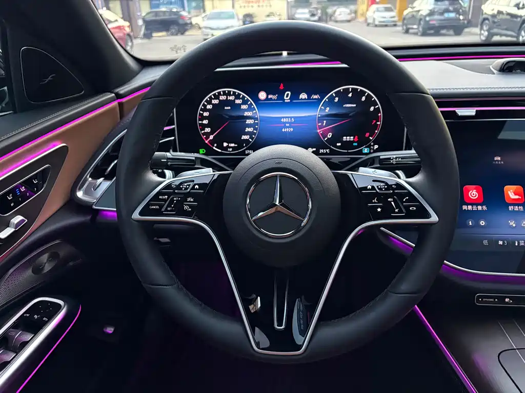 Mercedes-Benz E-Class — миниатюра 6